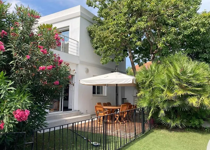 Beautiful Villa, 8p, Comfort, Quiet, Beaches And Center Villa *